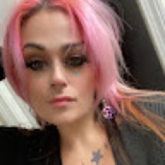 Meet your Posher, Tiffany - Picture 1 of 1